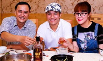 Ca sĩ Kasim Hoàng Vũ và bà bầu Nguyễn Bảo Trâm