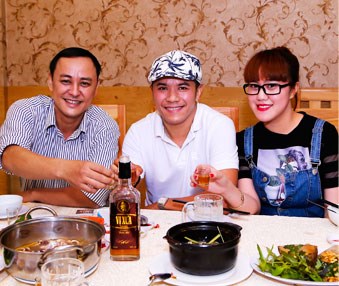 Ca sĩ Kasim Hoàng Vũ và bà bầu Nguyễn Bảo Trâm